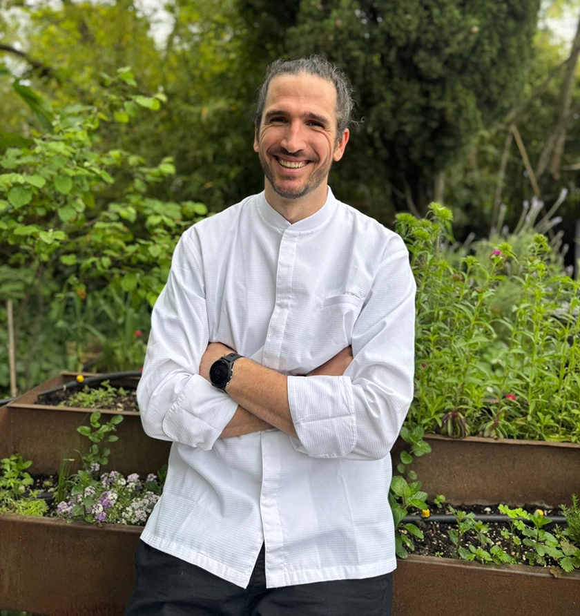 KOMA inicia una nueva etapa con Álex Marugán al frente de una cocina de brasas y producto serrano