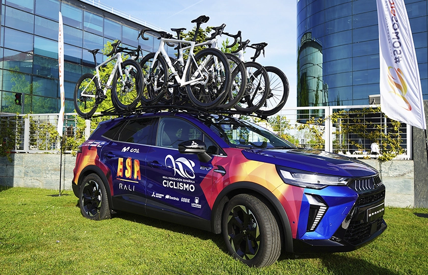 Mitsubishi y la Real Federación Española de Ciclismo pedalean juntos hacia la movilidad sostenible