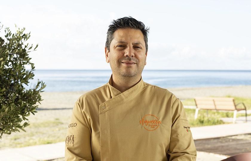 Higuerón The Beach Club evoluciona su concepto en la Costa del Sol con una propuesta gastronómica firmada por Diego Gallegos
