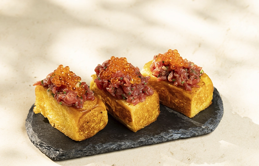 Higuerón The Beach Club evoluciona su concepto en la Costa del Sol con una propuesta gastronómica firmada por Diego Gallegos