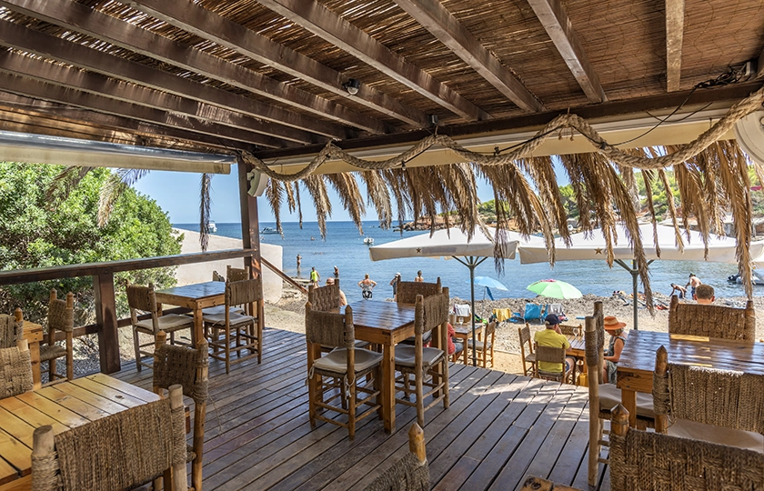 Santa Eulària Des Riu presenta su oferta de chiringuitos de playa para la temporada 2026