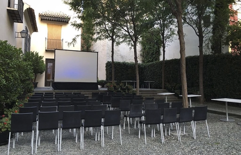 El Museo Picasso Málaga presenta un nuevo ciclo de cine de verano en torno a Joana Vasconcelos. Transfiguración