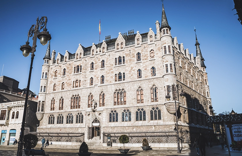 León reivindica el legado de Gaudí más allá de Cataluña con la presentación de su “Año Gaudí”