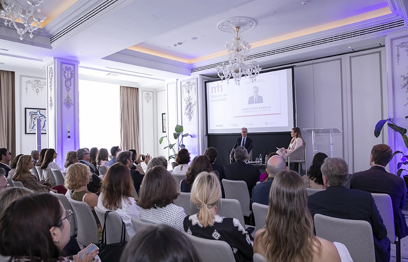 Simón Pedro Barceló aboga por el diálogo entre generaciones para garantizar el futuro del turismo en el gran evento de Mujeres en Hospitality