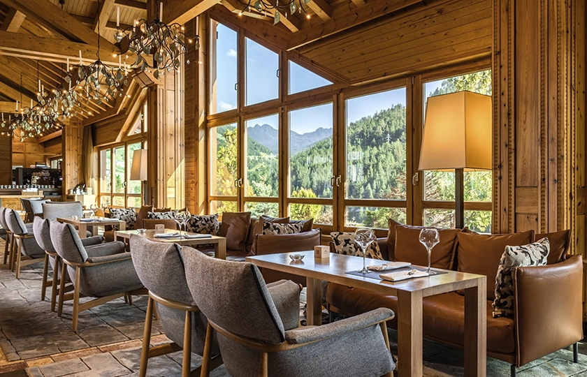 El emblemático resort 5*, en Soldeu, reabre sus puertas con renovadas suites duplex, nuevos tratamientos de vanguardia en su ‘spa’ y la apertura del restaurante Barbacoa junto a la piscina.