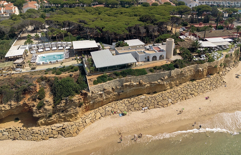 Atenas Playa, el beach club que cambió la forma de disfrutar el verano en la costa gaditana