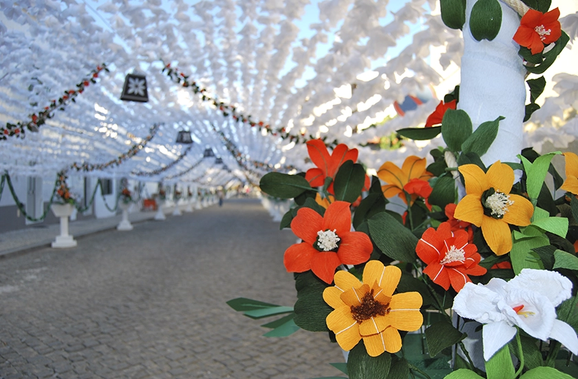 Un millón de flores de papel visten Campo Maior en su celebración más emblemática