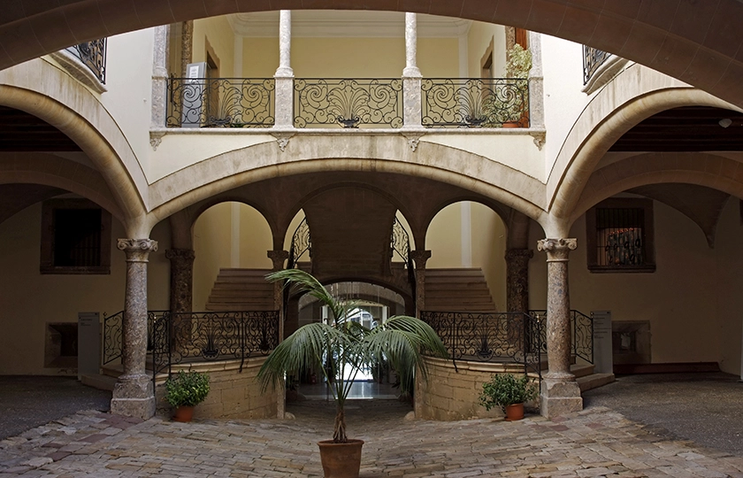 Ruta por los Patios de Palma, una de las expresiones más singulares de la arquitectura mediterránea.