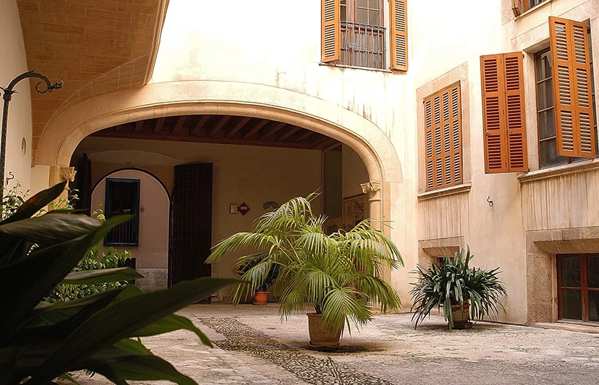Ruta por los Patios de Palma, una de las expresiones más singulares de la arquitectura mediterránea.