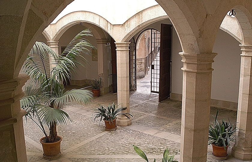 Ruta por los Patios de Palma, una de las expresiones más singulares de la arquitectura mediterránea.