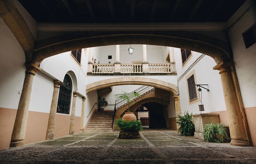 Ruta por los Patios de Palma, una de las expresiones más singulares de la arquitectura mediterránea.