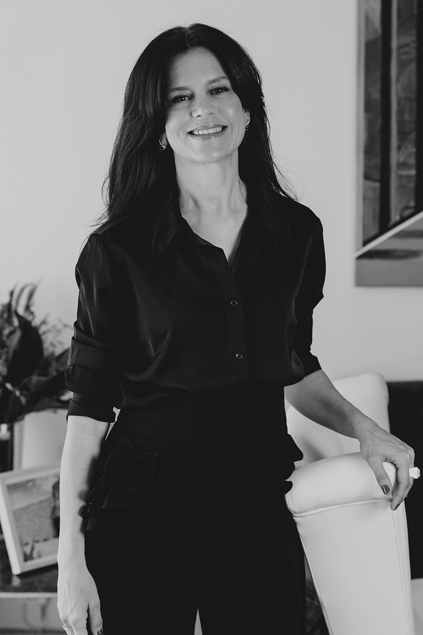 Pilar Dalbat protagoniza de la mano de Fundación Caja Rural Granada la exposición que la sitúa frente a Fortuny, Balenciaga o Pertegaz en el Museo del Automóvil y la Moda de Málaga