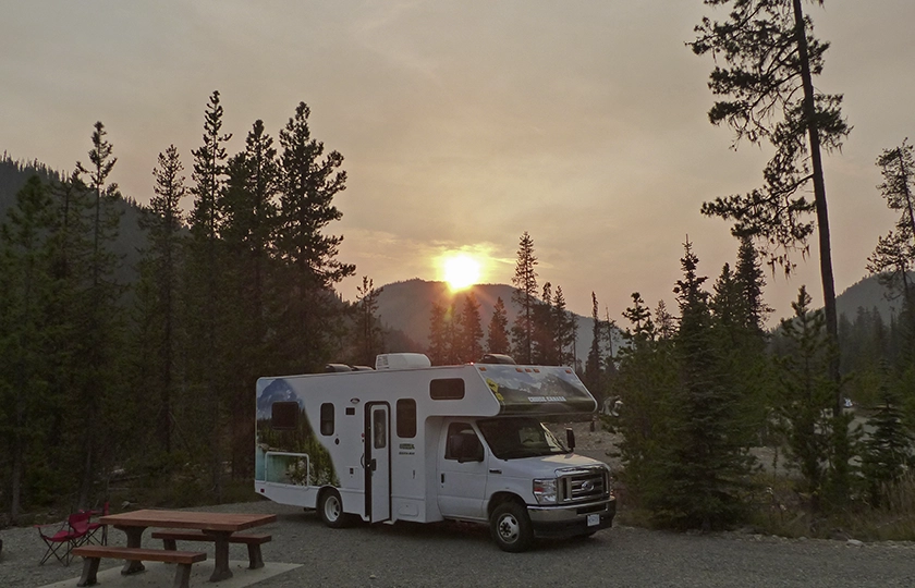 Viajar en camper este verano: claves para disfrutar de la naturaleza con responsabilidad
