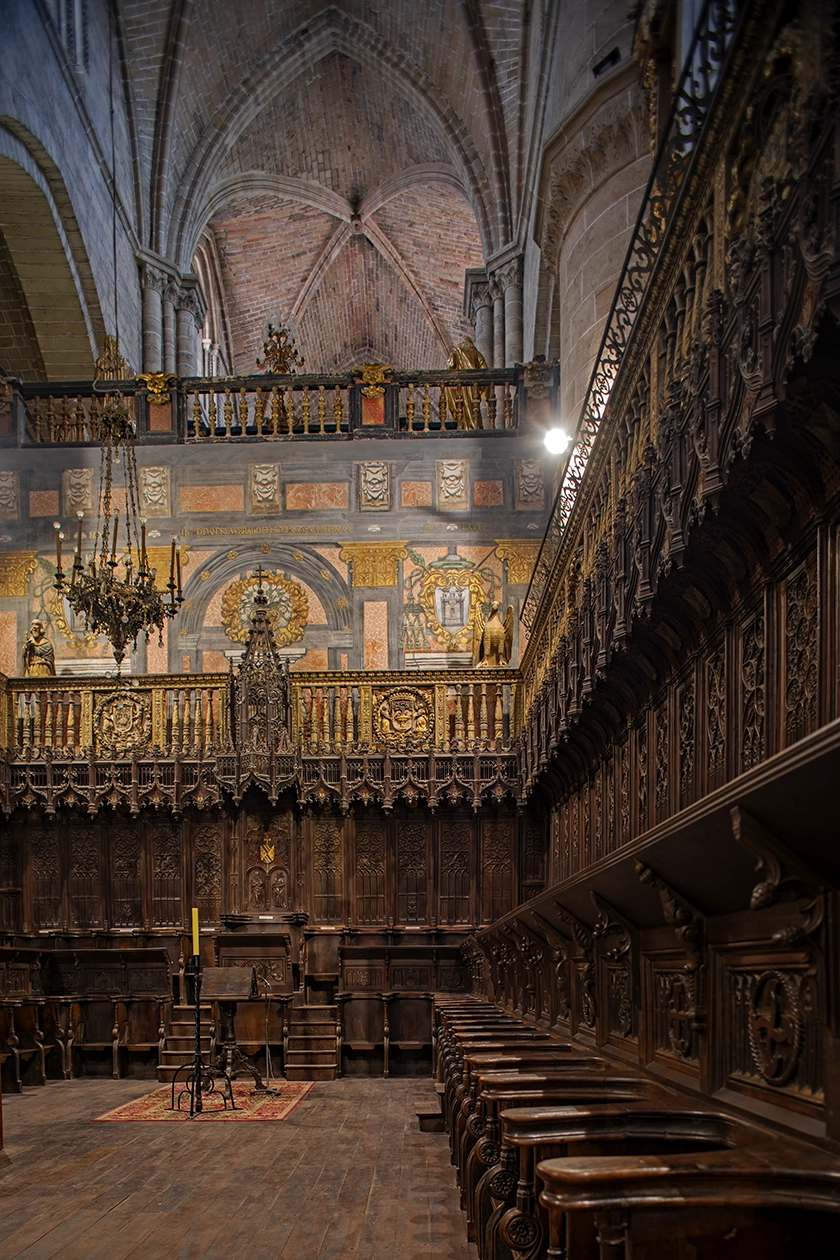 UNA CATEDRAL PARA ORAR Y PARA DEFENDER LA CIUDAD