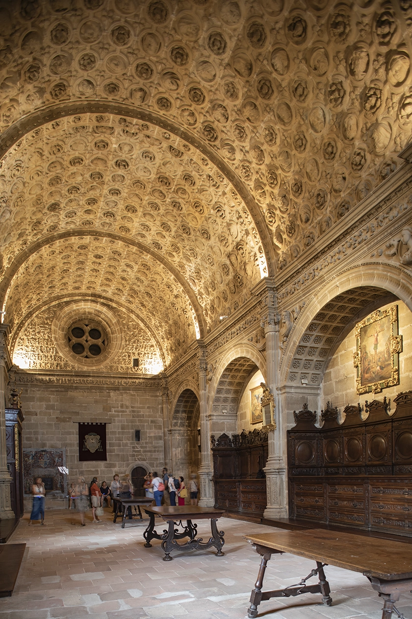 UNA CATEDRAL PARA ORAR Y PARA DEFENDER LA CIUDAD