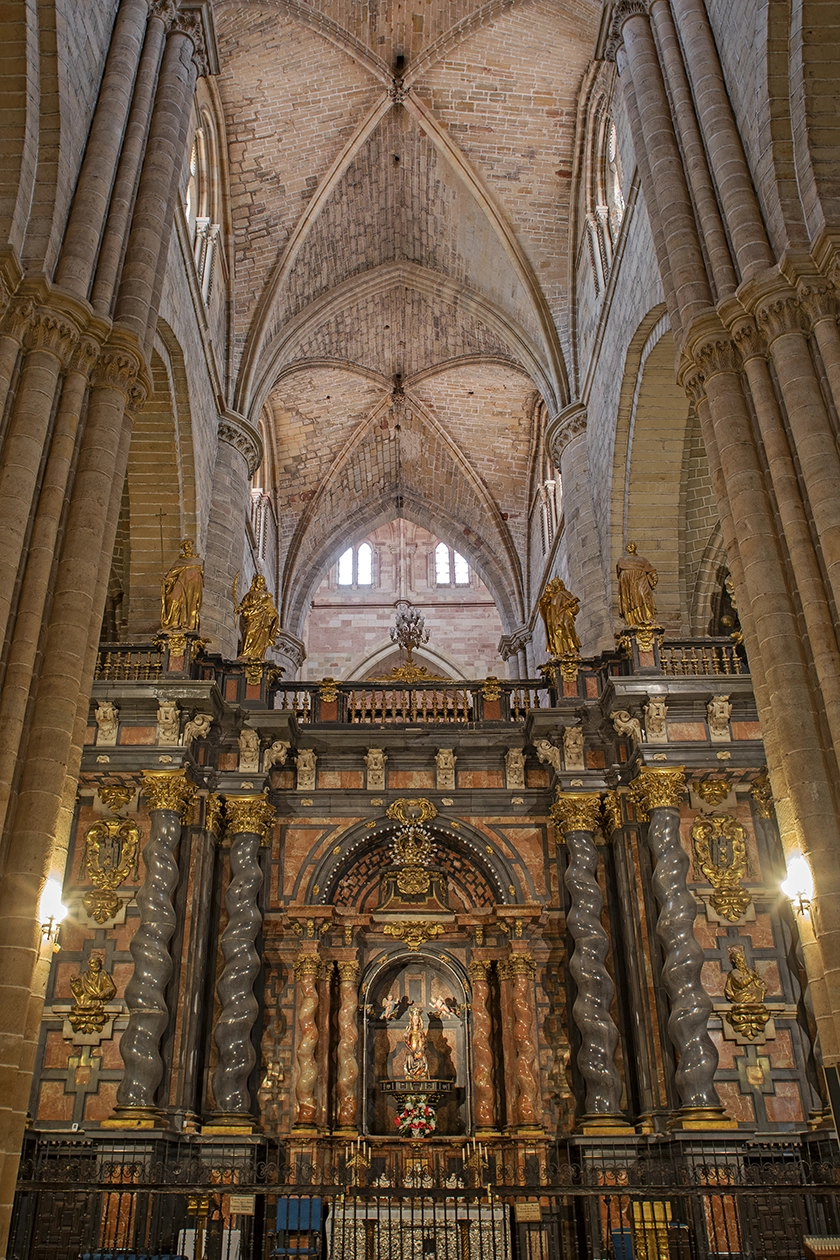 A CATHEDRAL FOR PRAYER AND TO DEFEND THE CITY
