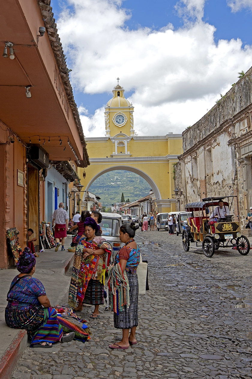 Antigua Guatemala. Un legado bajo volcanes.