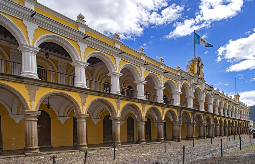 Antigua Guatemala. Un legado bajo volcanes.