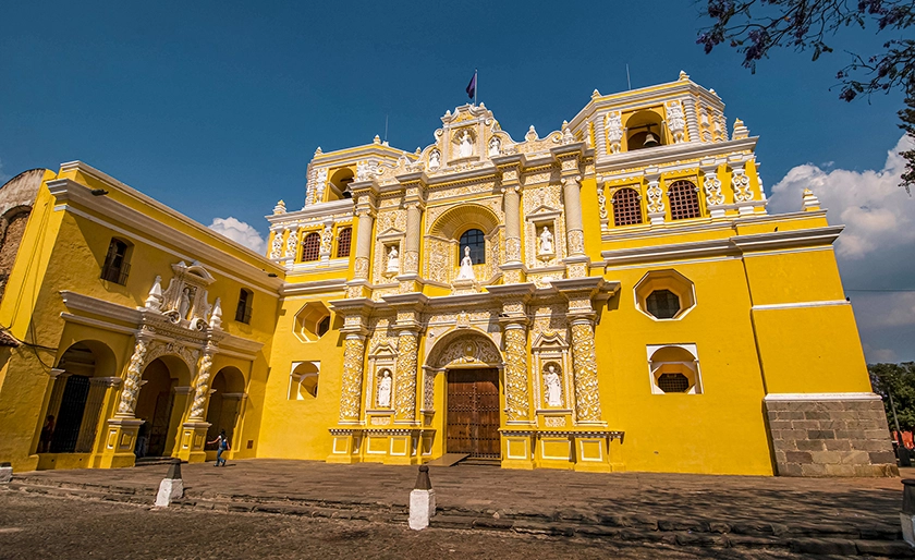 Antigua Guatemala. Un legado bajo volcanes.