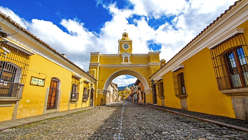 Antigua Guatemala. Un legado bajo volcanes.
