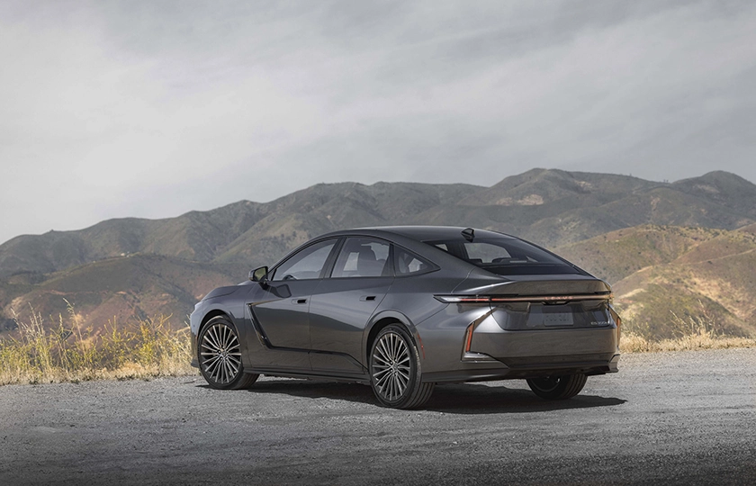 Lexus ES.