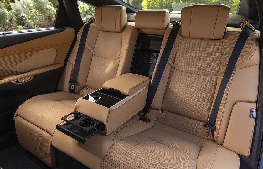 Lexus ES.