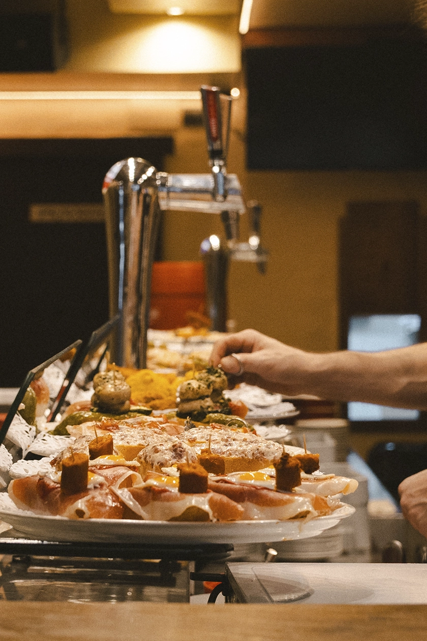 Pintxos, sidra, pimientos del piquillo y setas: así sabe Pamplona cuando llega el frío